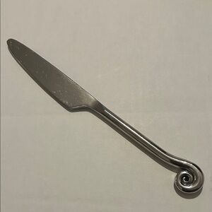 Pottery Barn Fiddlehead dinner knife 9.5”